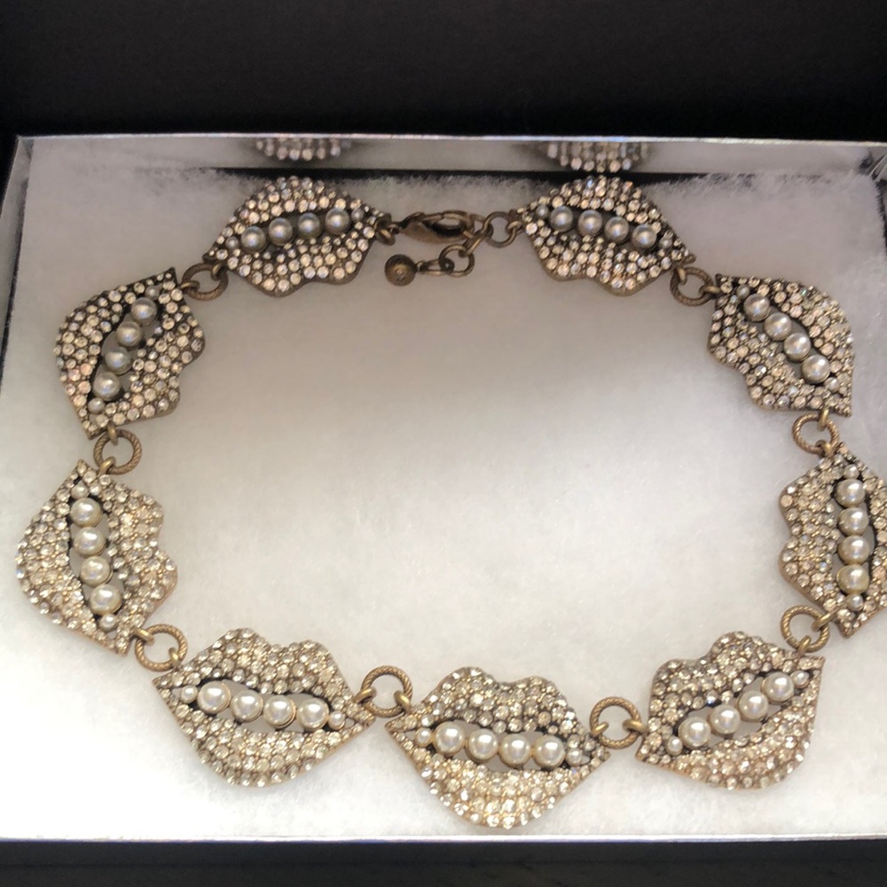 Vintage pearl/ crystal mouth necklace